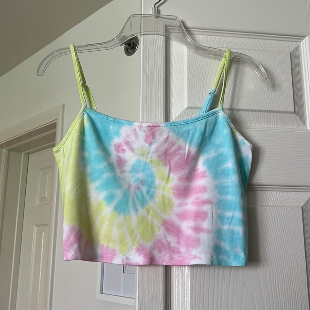 H&M divided crop top in size M. Worn once, great condition.
